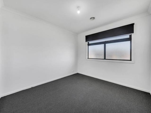 WELL MAINTAINED HOME IN A CONVENIENT SUNSHINE WEST LOCATION
