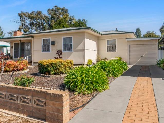 Well Maintained Home in a Convenient Renmark Location