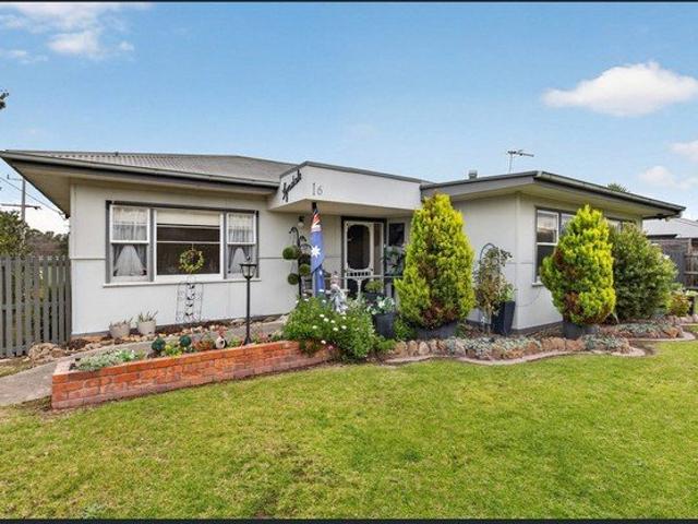 Well maintained home in a great location