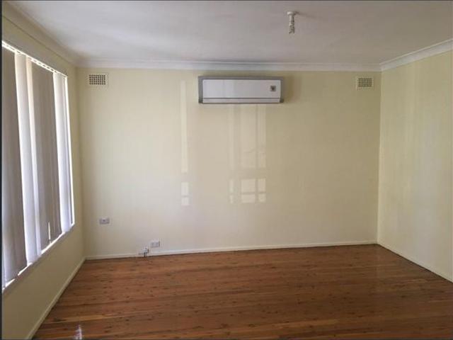 WELL MAINTAINED IN QUIET SETTING CLOSE TO SHOPPING VILLAGE, PARKLAND & TRANSPORT