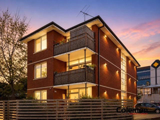 Well Maintained Mid Floor Unit