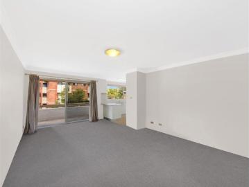 Well Maintained Spacious Apartment in Double Brick Complex