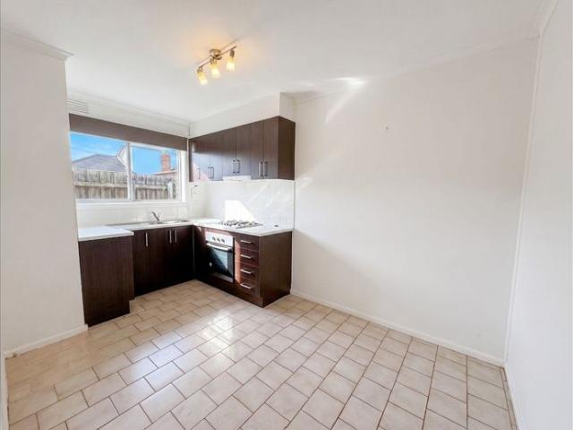 Well Maintained & Spacious Unit!