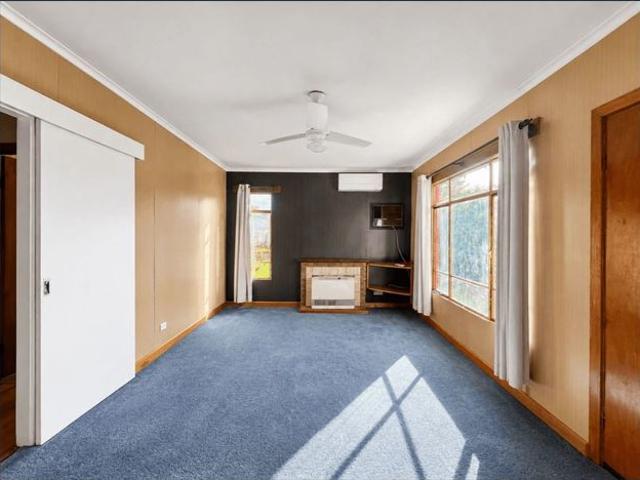 Well Maintained Three Bedroom Home in Convenient Corio Location!