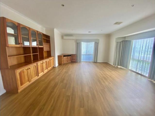 Well Maintained Two Bedroom Townhouse Collyn Dale Drive Estate!