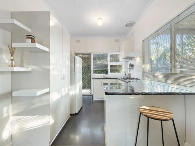 Well Maintained Two Bedroom Unit in the Heart of Fulham