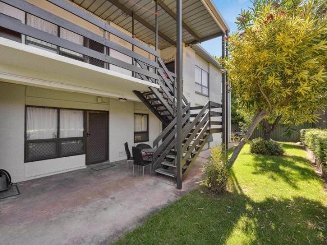 Well Maintained Two Bedroom Unit in Prestigious Holden Hill