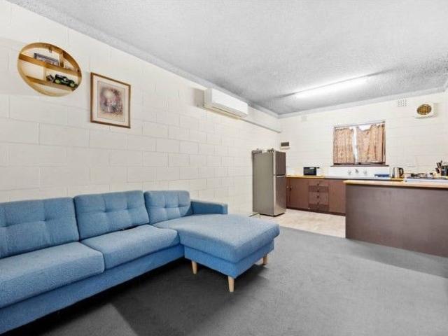Well Maintained Two Bedroom Unit in Prestigious Holden Hill