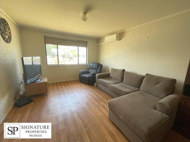 Well Maintained Unit Close to CBD