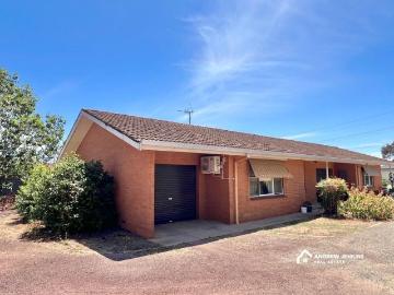 Well Maintained Unit in a Convenient Location
