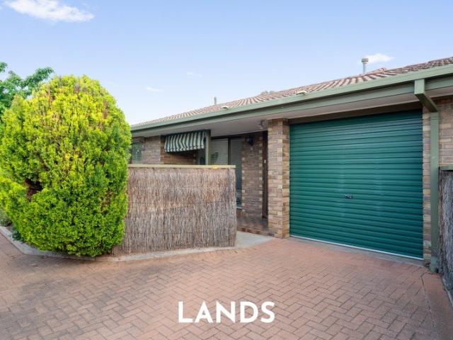 Well Maintained Unit Located In Paradise