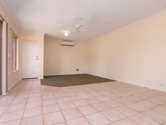 WELL MAINTAINED VILLA IN TIDY COMPLEX