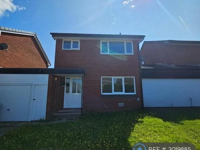 Well Orchard, Preston, PR5 3 bed semi detached house to rent £1,250 pcm £288 pw