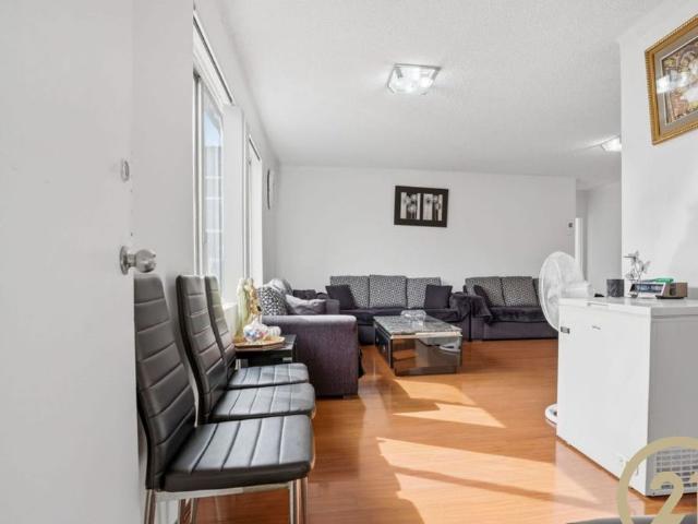 Well Appointed 2 Bedroom Unit within a Convenient Location