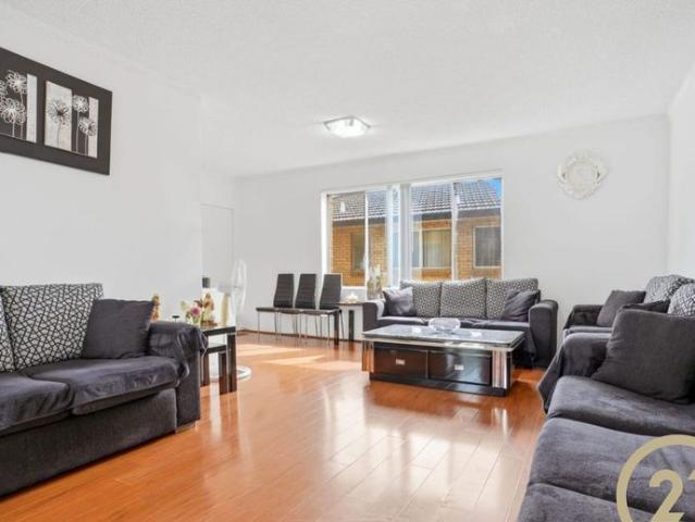 Well Appointed 2 Bedroom Unit Within a Convenient location