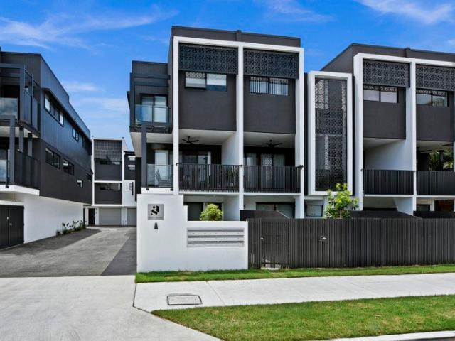 Well appointed Townhouse In Ascot Location