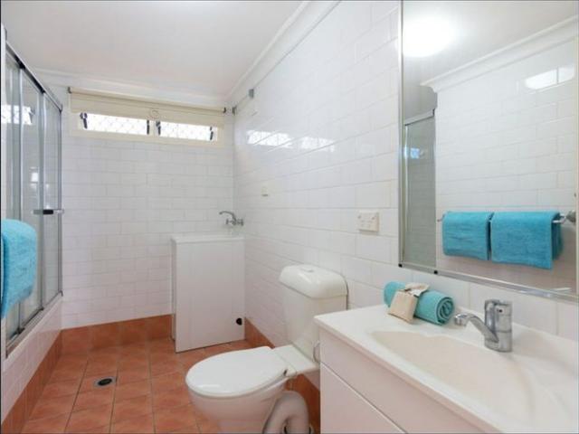 Well Appointed Unit Between Wooloowin & Albion Train Stations