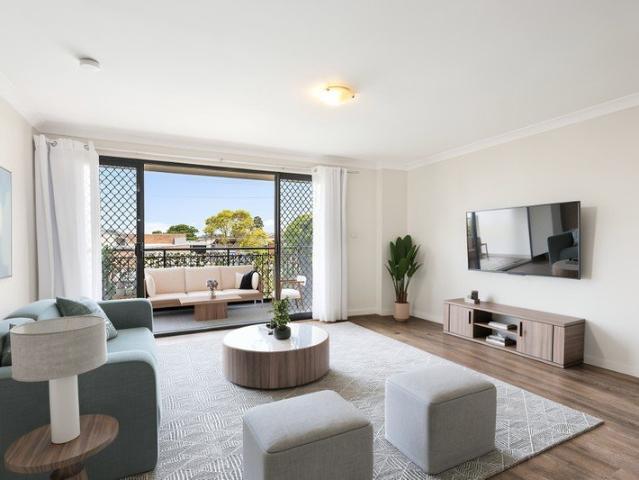 Well appointed corner apartment in central Fairy Meadow