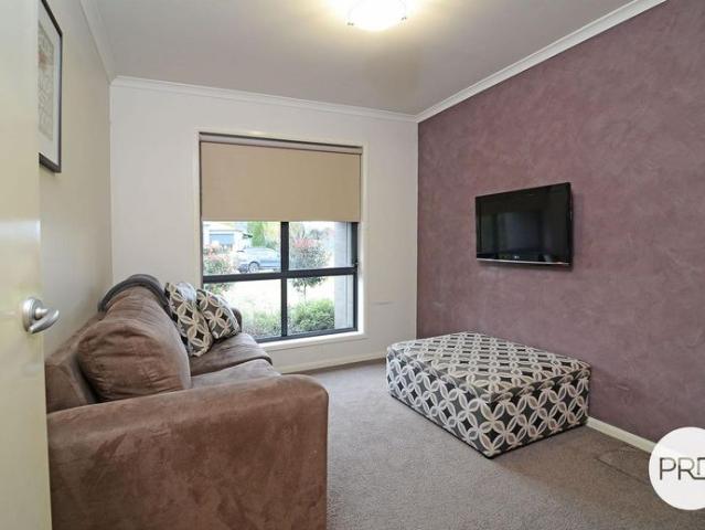 WELL APPOINTED FAMILY HOME IN A QUIET COURT LOCATION!