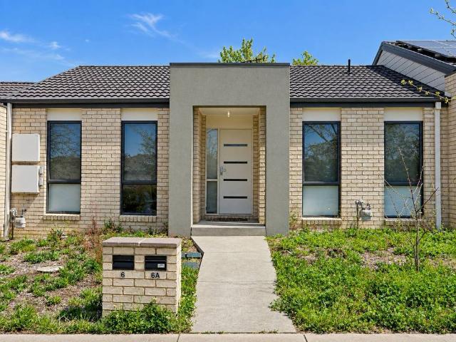 Well Appointed Family Townhouse in a Quiet Bonner Close