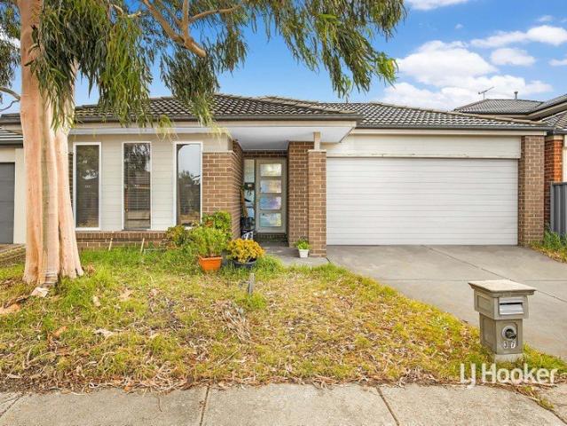 Well Appointed Four Bedroom Home Close to Schools & Transport! APPLICATIONS NOW OPEN