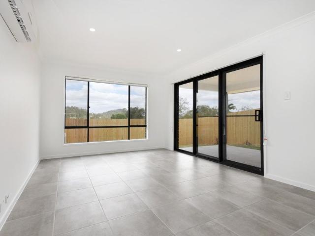 Well Appointed Half Duplex Unit in Popular Glenvale Estate