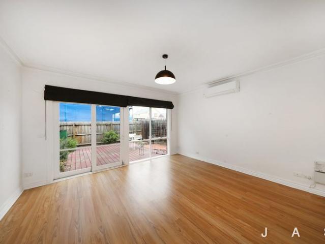 Well Appointed Living in a Desirable Yarraville Setting