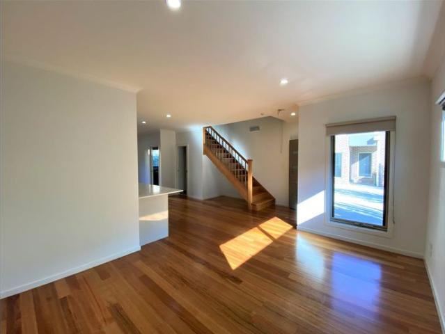 Well appointed, modern and stylish home in convenient locale and double garage