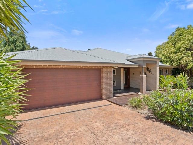 Well Built Family Home Close to River and Town