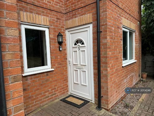 Well Close, Redditch, B97 1 bed flat to rent £850 pcm £196 pw