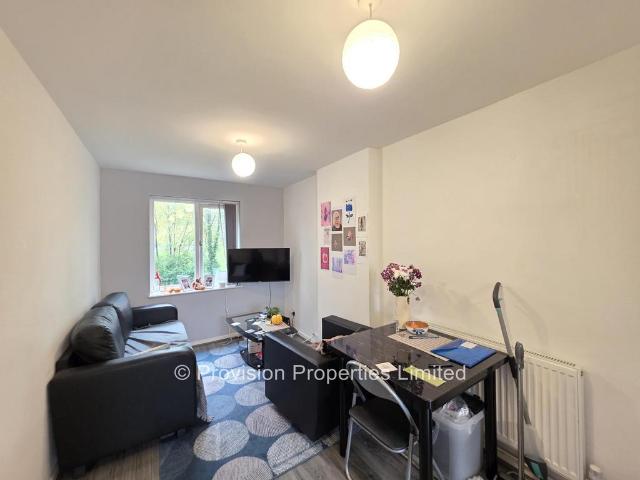 Well Close Rise, City Centre LS7 4 bed terraced house to rent £1,646 pcm £380 pw