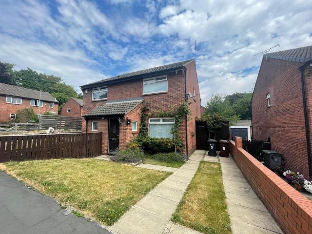 Well Close Rise, Woodhouse, Leeds, LS7 2 bed semi detached house to rent £1,395 pcm £322 pw