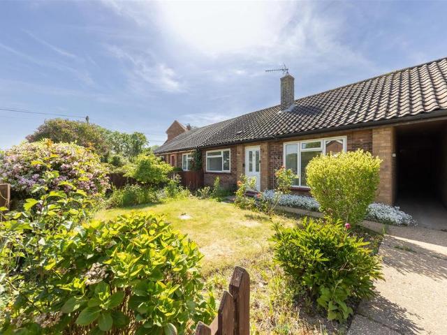Well Close, Sparham, Norwich 2 bed bungalow to rent £1,050 pcm £242 pw