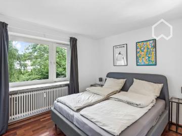 Well connected, lovely 2 room apartment with brilliant layout, balcony and view into the green garden