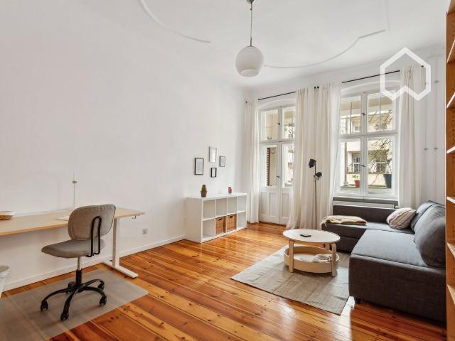 Well connected, spacious 3 room apartment close to Neukölln Fully equipped, Berlin Amsterdam Apartments for Rent
