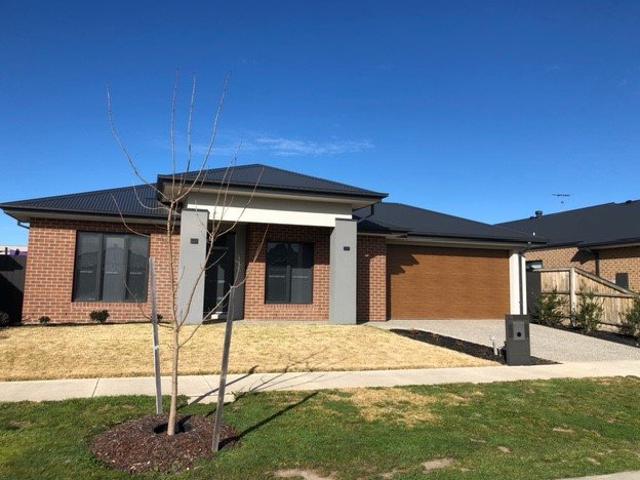 Well designed & maintained, family home with functional floor plan