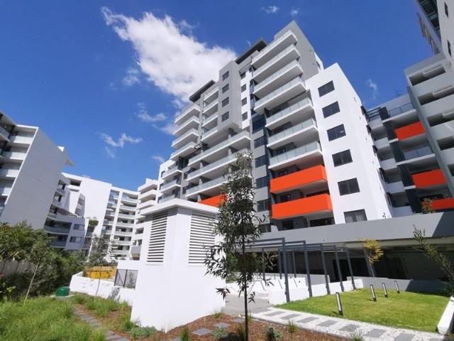 Well designed and built modern 1 Bedroom apartment + Study