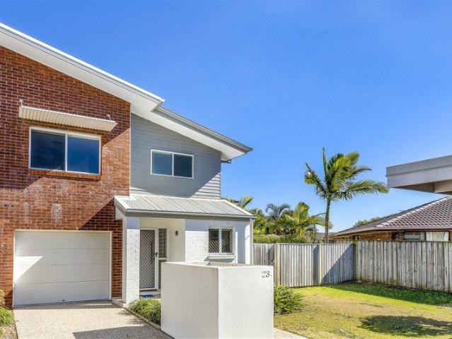 Well designed 3 bedroom townhouse close to Major bus station