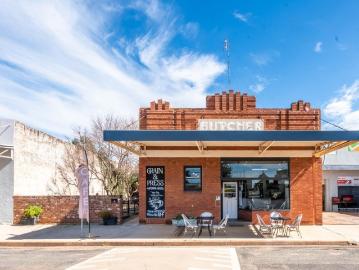 Well Established Cafe Business With Residence Or Investment!