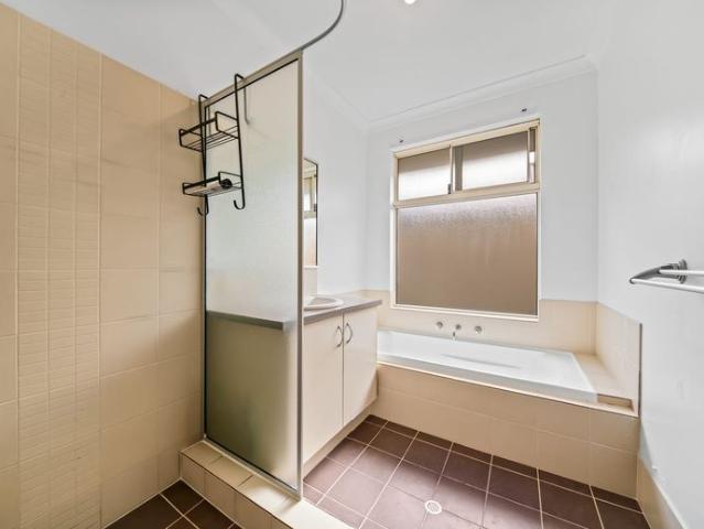 Well Furnished Large Family Home in an Unbeatable Location Move In now