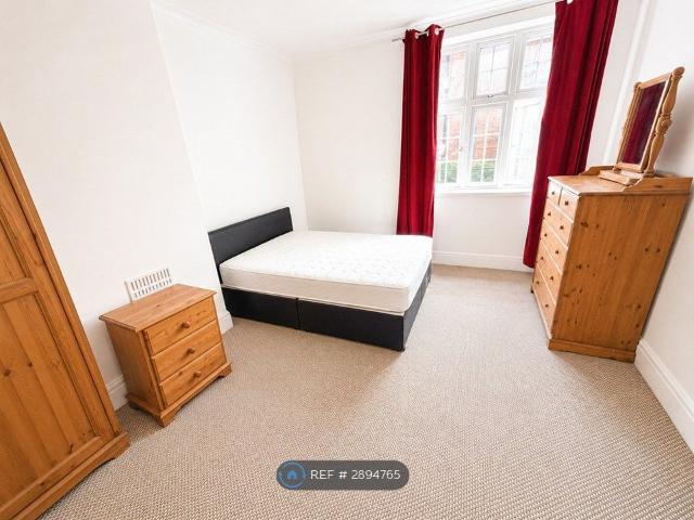 Well Hall Road, Eltham SE9, 3 bed flat to rent, £2,100 pcm | PrimeLocation