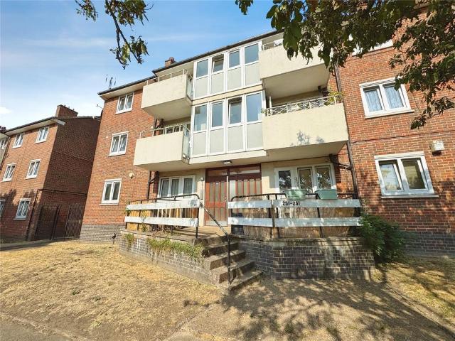 Well Hall Road, London SE9 2 bed flat to rent £1,700 pcm £392 pw