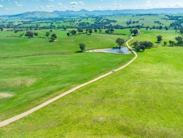 WELL IMPROVED GRAZING PROPERTY IN A PRIME LOCATION | 1430*Acres/ 578.7*Ha