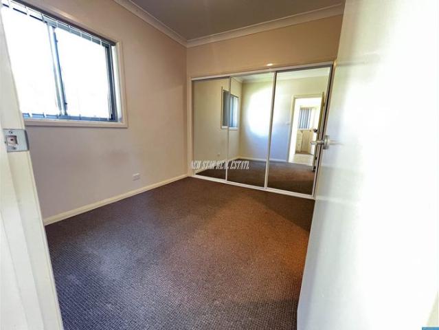 Well Kept 1 Bedroom Granny Flat with Air conditioner