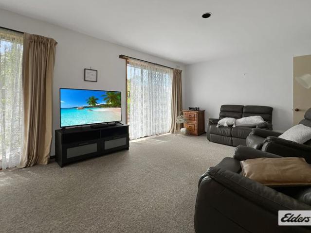 Well Kept 2 Bedroom Brick Veneer Unit – Desirable West End