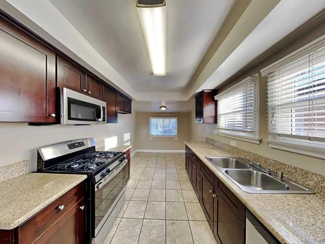 Well kept and Comfortable 3 Bedroom Home For Rent
