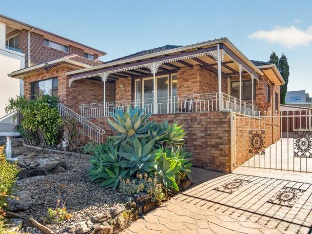 Well Kept Family Residence on 607sqm Elevated Block
