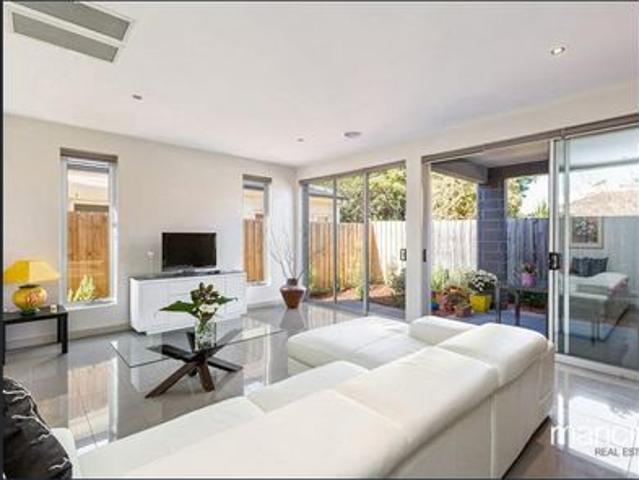 WELL KEPT, IN CLOSE PROXIMITY TO THE BEACH