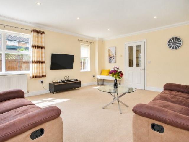 Well Lane, Woking, Surrey, GU21