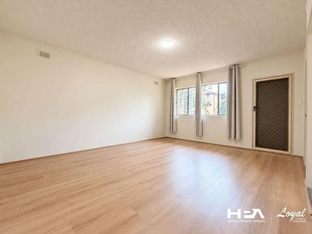 Well Lit & Spacious 3 Bedroom Unit in Rosehill
